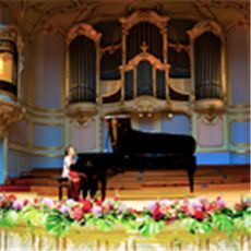 Hamburgs historische Laeiszhalle empfängt mit Maria João Pires und dem Yamaha CFX musikalischen Besuch erster Güte