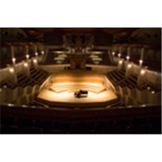 Ein Yamaha CFX Konzertflügel für den Konzertsaal des Auditorio Nacional in Madrid