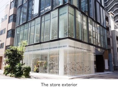 The basic white color of the Ginza store is different from the Jiyugaoka store’s yellow key color