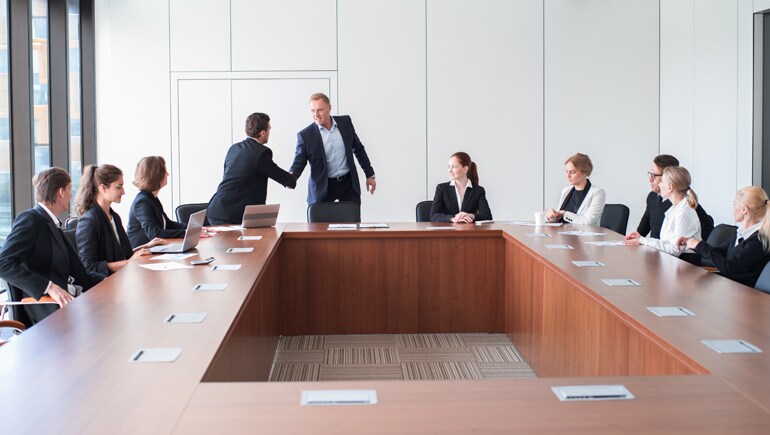 Foto, das einen Konferenzraum zeigt