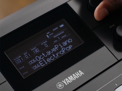 PSR-E483 Hauptbild der mittleren Anzeige