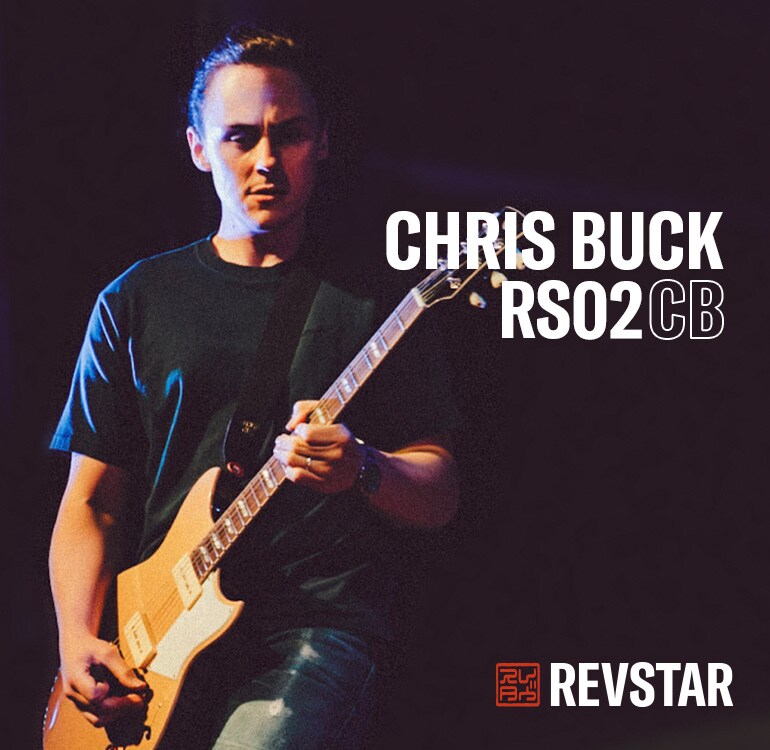 Chris Buck performt auf seiner Signature Revstar RS02CB