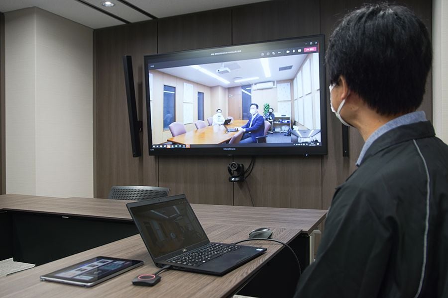 May we actually use the system it to try teleconferencing?